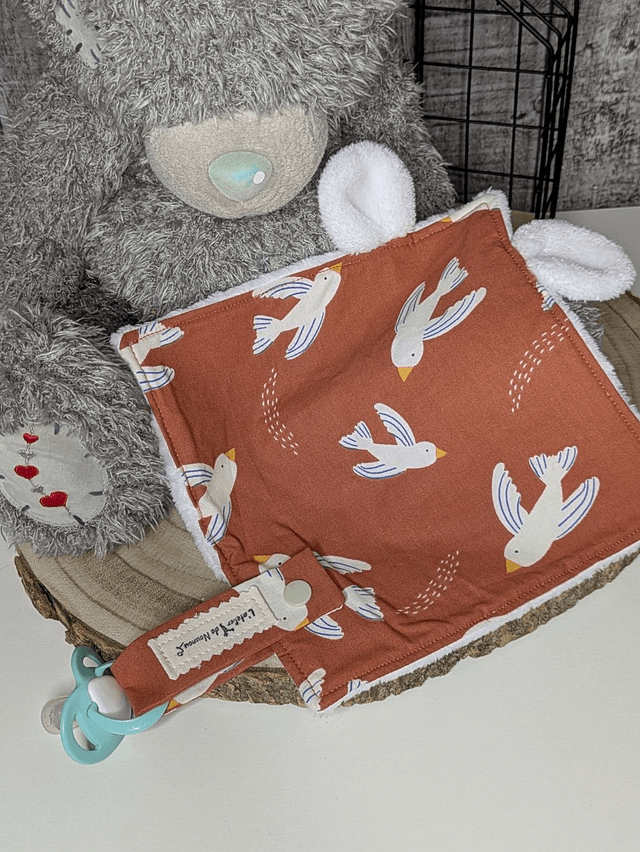 Doudou attache tétine