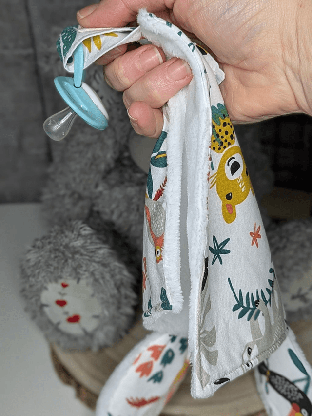 Doudou attache tétine