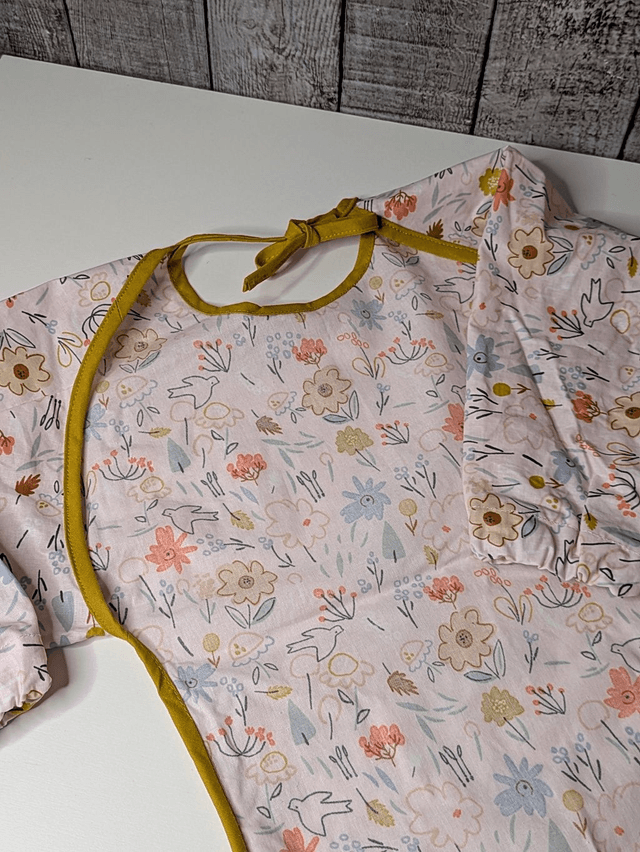 Tablier à manches longues imperméable (9-12 mois)