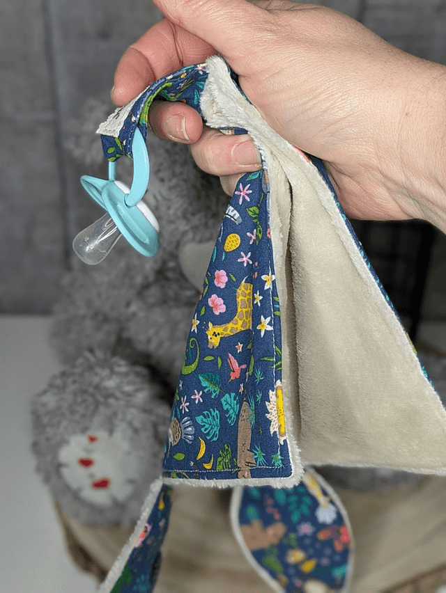 Doudou attache tétine